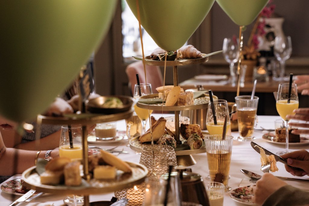 High wine, high tea of babyshower Voor een gezellige middag met vrienden, vriendinnen of collega’s ben je bij Brink20 aan het juiste adres. Wij verzorgen een verfijnde en smaakvolle high wine, een ontspannen gezellige high tea of een babyshower naar wens.